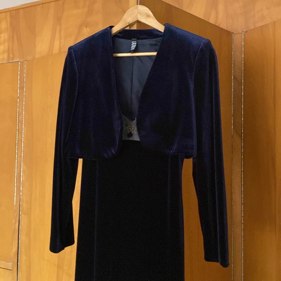 Blue velvet dress, size 8 , comes with velvet jacket . - Picture 6 of 6
